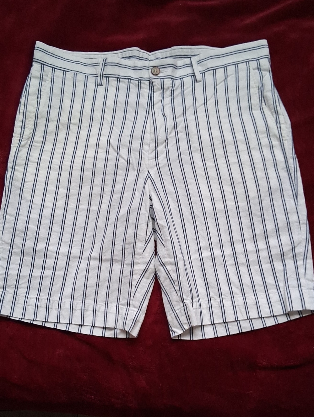 Men's Haspel White Shorts with Navy Pinstripes Size 32